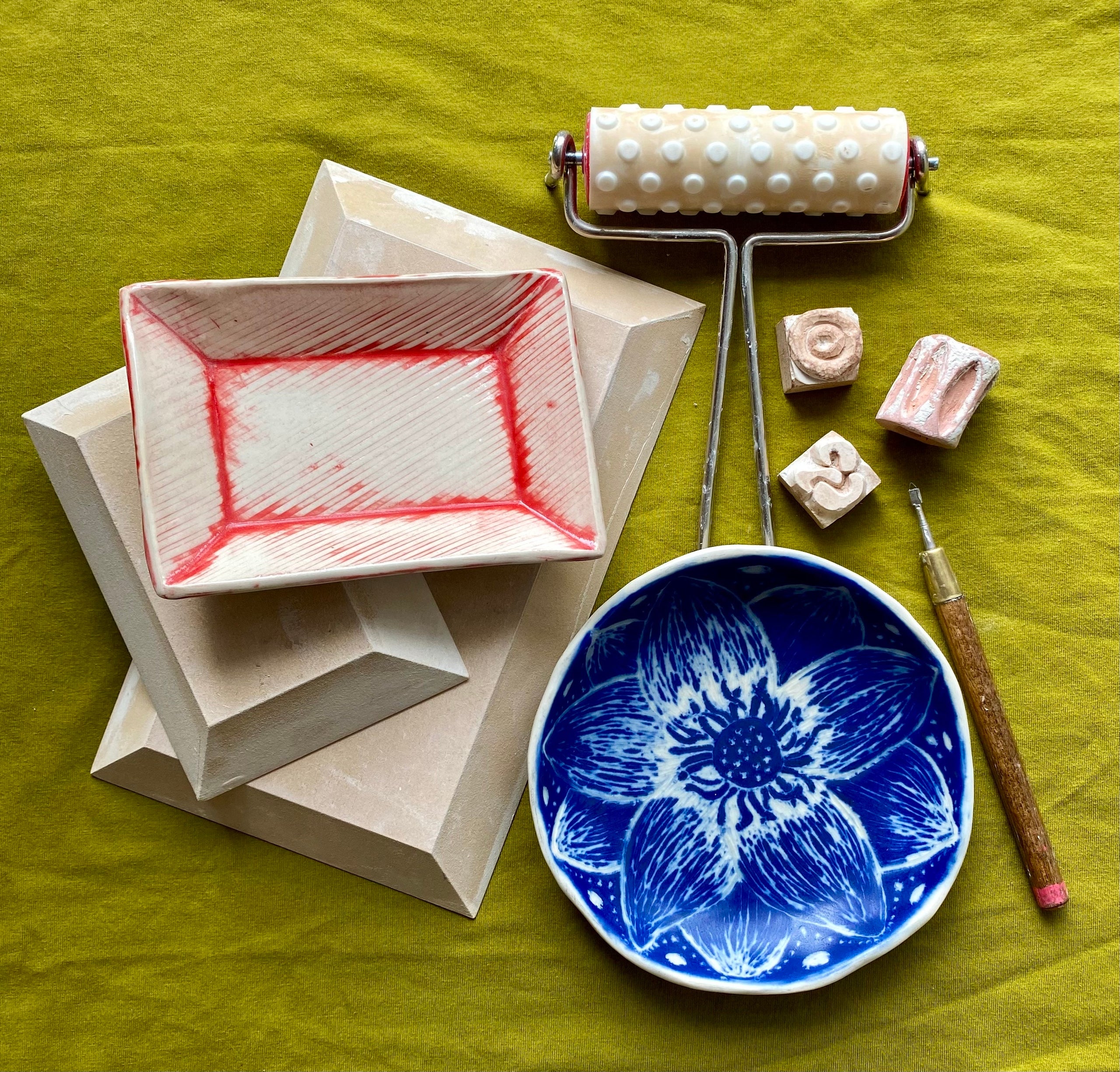 hand-building-foundations-forms-and-molds-crimson-artist-collective